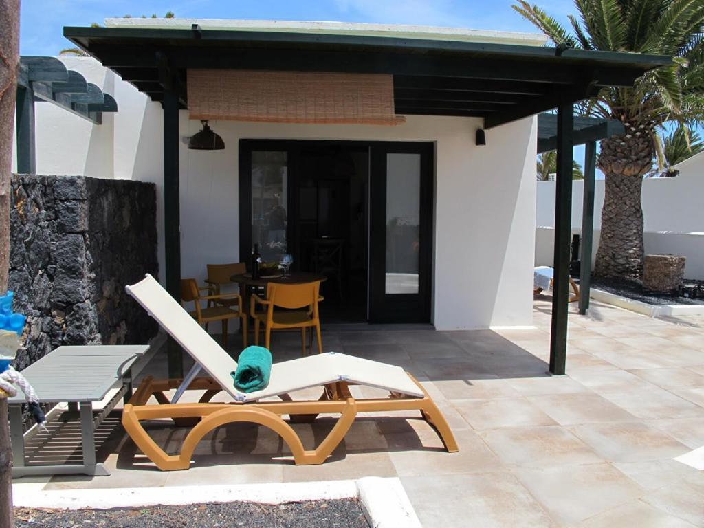 Bungalow Goa Pool View, Playa Roca Residence Sea Front Access - Free Ac - Wifi Costa Teguise Ngoại thất bức ảnh