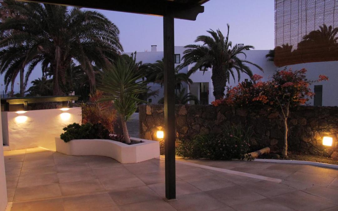 Bungalow Goa Pool View, Playa Roca Residence Sea Front Access - Free Ac - Wifi Costa Teguise Ngoại thất bức ảnh