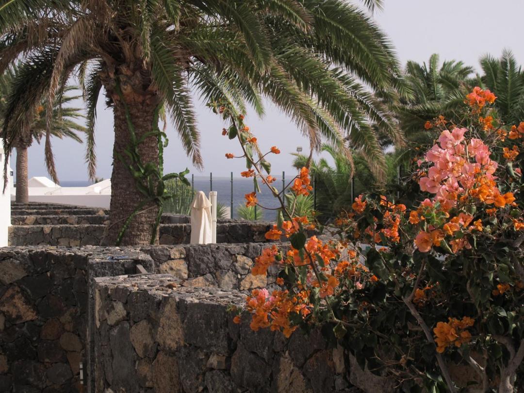 Bungalow Goa Pool View, Playa Roca Residence Sea Front Access - Free Ac - Wifi Costa Teguise Ngoại thất bức ảnh