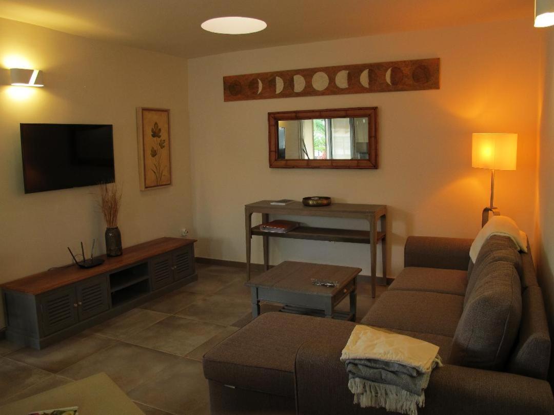 Bungalow Goa Pool View, Playa Roca Residence Sea Front Access - Free Ac - Wifi Costa Teguise Ngoại thất bức ảnh