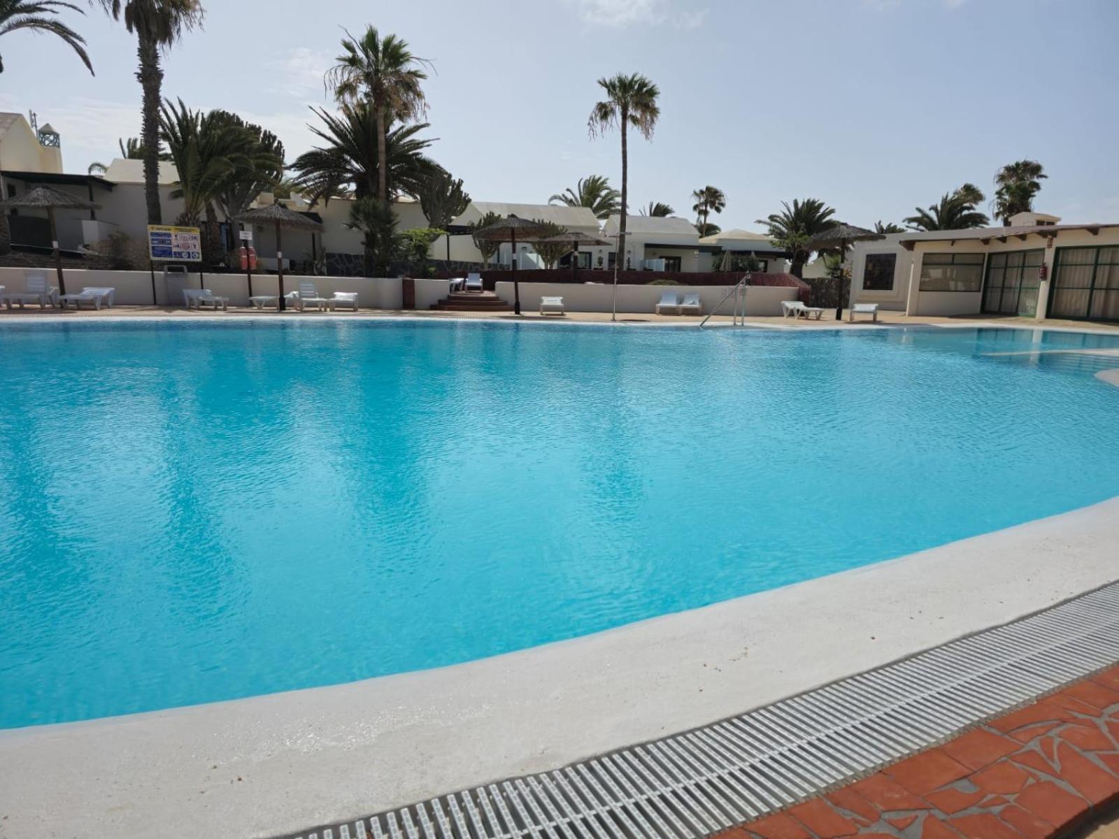 Bungalow Goa Pool View, Playa Roca Residence Sea Front Access - Free Ac - Wifi Costa Teguise Ngoại thất bức ảnh