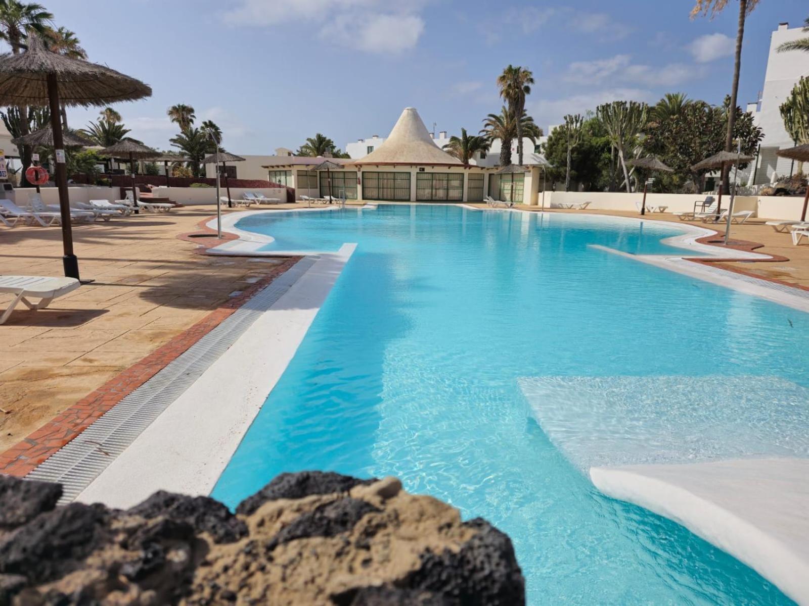Bungalow Goa Pool View, Playa Roca Residence Sea Front Access - Free Ac - Wifi Costa Teguise Ngoại thất bức ảnh